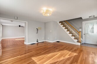 12 Wright St in Stoneham, MA - Building Photo - Building Photo