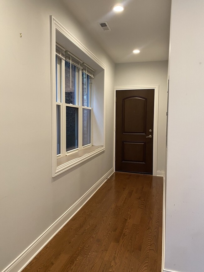 1111 N Ashland Ave in Chicago, IL - Building Photo - Building Photo