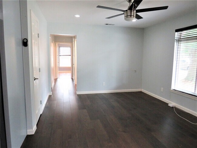 1026 Thomas St in Denton, TX - Building Photo - Building Photo