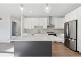 4917 Eden Ave in Edina, MN - Building Photo