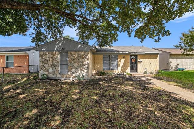 10027 Oak Gate Ln in Dallas, TX - Building Photo