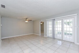 5427 Knollwood Pl in Sarasota, FL - Building Photo - Building Photo