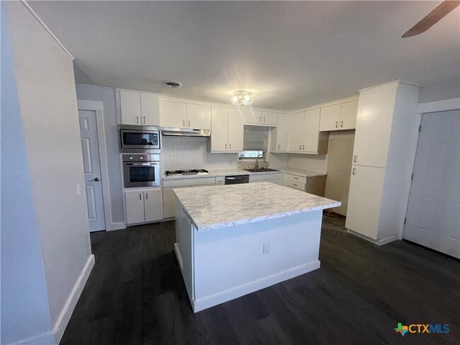3001 Hummingbird Ln in Victoria, TX - Building Photo - Building Photo