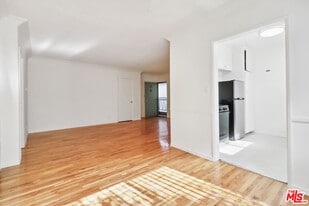 1411 N Fairfax Ave in West Hollywood, CA - Building Photo