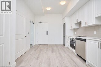 461 Green Rd in Hamilton, ON - Building Photo - Building Photo