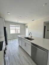 1359 Mount Royal Dr in St. Cloud, FL - Building Photo - Building Photo