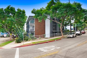 8300 De Longpre in West Hollywood, CA - Building Photo - Building Photo