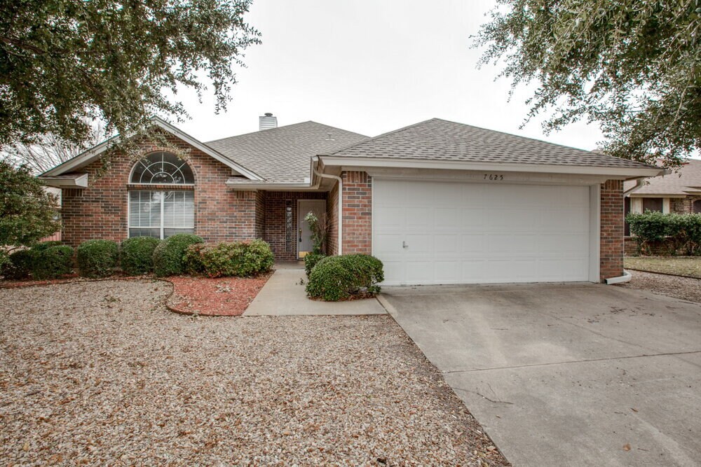 7625 Mahonia Dr in Fort Worth, TX - Building Photo