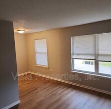 4908 Saddlebrook Ln in Louisville, KY - Building Photo - Building Photo