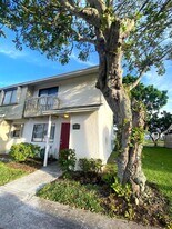 4601 Pier Dr in Greenacres, FL - Building Photo