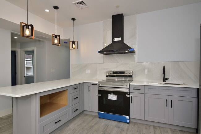 116 Evans St, Unit 3 in Boston, MA - Building Photo - Building Photo