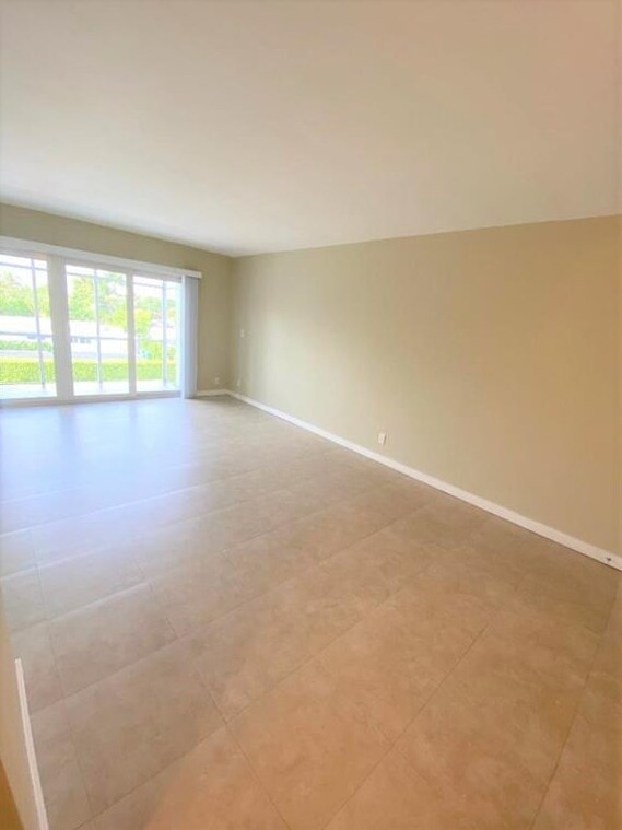 3040 NE 16th Ave, Unit 313 in Oakland Park, FL - Foto de edificio - Building Photo