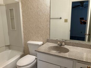 8048 Sands Point Dr in Houston, TX - Building Photo - Building Photo