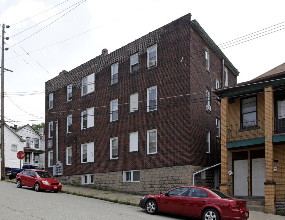 500 Mills Ave in Braddock, PA - Building Photo