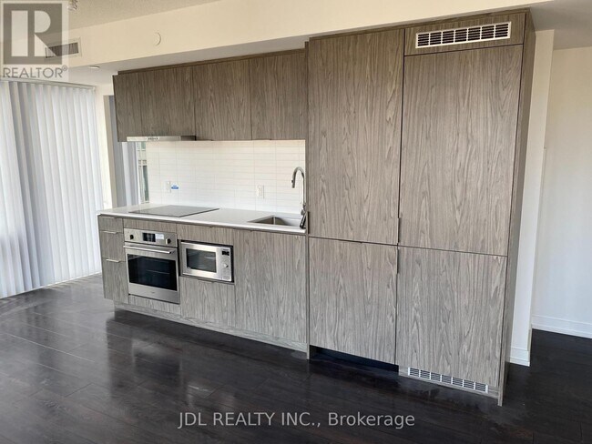 60-2060 Shuter St in Toronto, ON - Building Photo - Building Photo
