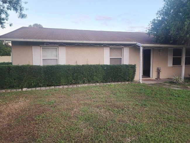1197 SW Heather St in Port St. Lucie, FL - Foto de edificio - Building Photo