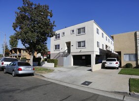 14839 Sylvan St Apartments