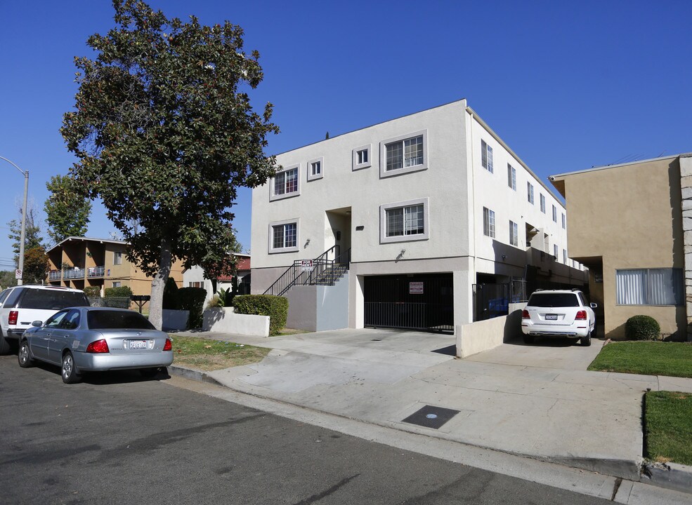 14839 Sylvan St in Van Nuys, CA - Building Photo