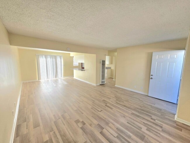 1525-1527 E Eleanor St in Long Beach, CA - Building Photo - Building Photo