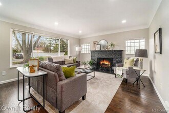 5972 McMillan St in Dearborn Heights, MI - Foto de edificio - Building Photo