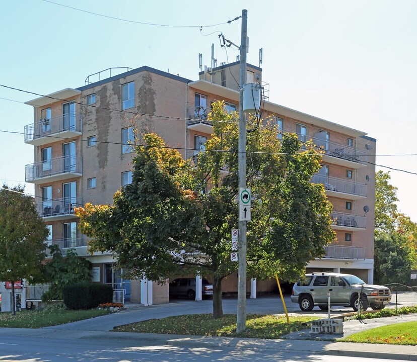 Collete Apartments in Hamilton, ON - Building Photo