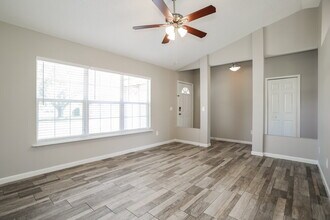 7604 Chelmsford Dr in Jacksonville, FL - Building Photo - Building Photo