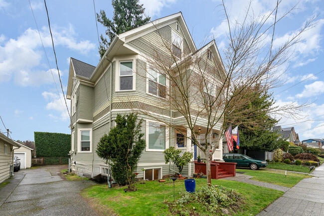 5523 Woodlawn Ave N in Seattle, WA - Building Photo - Building Photo