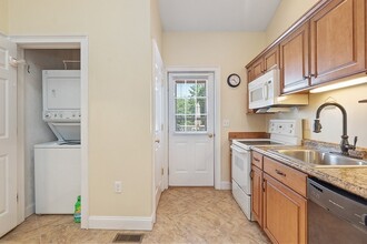 7 Charles Pl, Unit A in Pepperell, MA - Building Photo - Building Photo