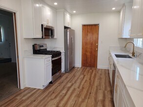 5568 Mary Ln Dr in San Diego, CA - Building Photo - Building Photo