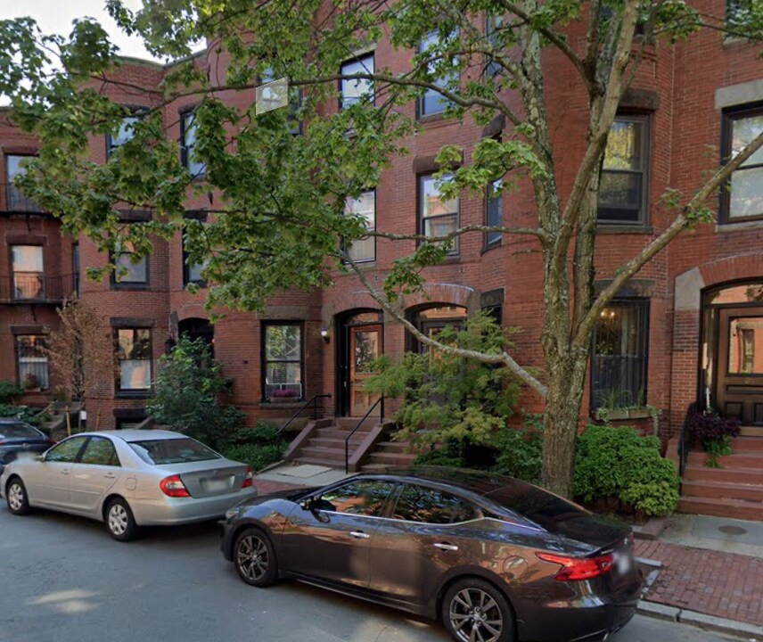 25 Cumberland St, Unit #1R in Boston, MA - Building Photo