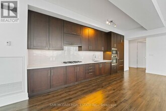 29 Queens Quay E in Toronto, ON - Building Photo - Building Photo