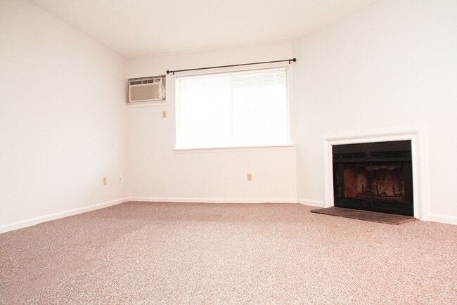 267 Willow Springs in New Milford, CT - Building Photo - Building Photo
