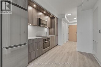 60 Central Park Roadway in Toronto, ON - Building Photo - Building Photo