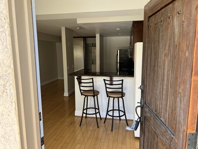 3927 Nobel Dr in San Diego, CA - Building Photo - Building Photo