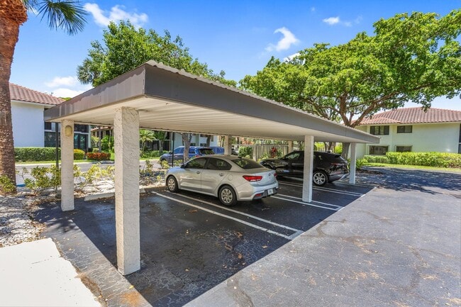 60 Pelican Pointe Dr in Delray Beach, FL - Building Photo - Building Photo
