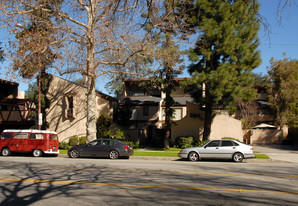 3111-3127 Riverside Dr Apartments