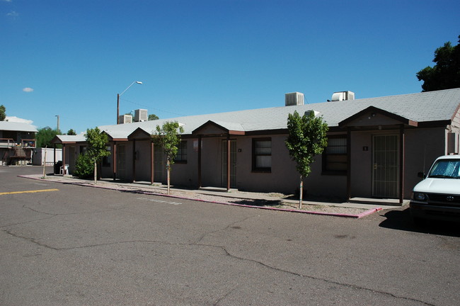 The Vines in Phoenix, AZ - Building Photo - Building Photo