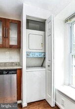 14424 Black Horse Ct in Centreville, VA - Foto de edificio - Building Photo