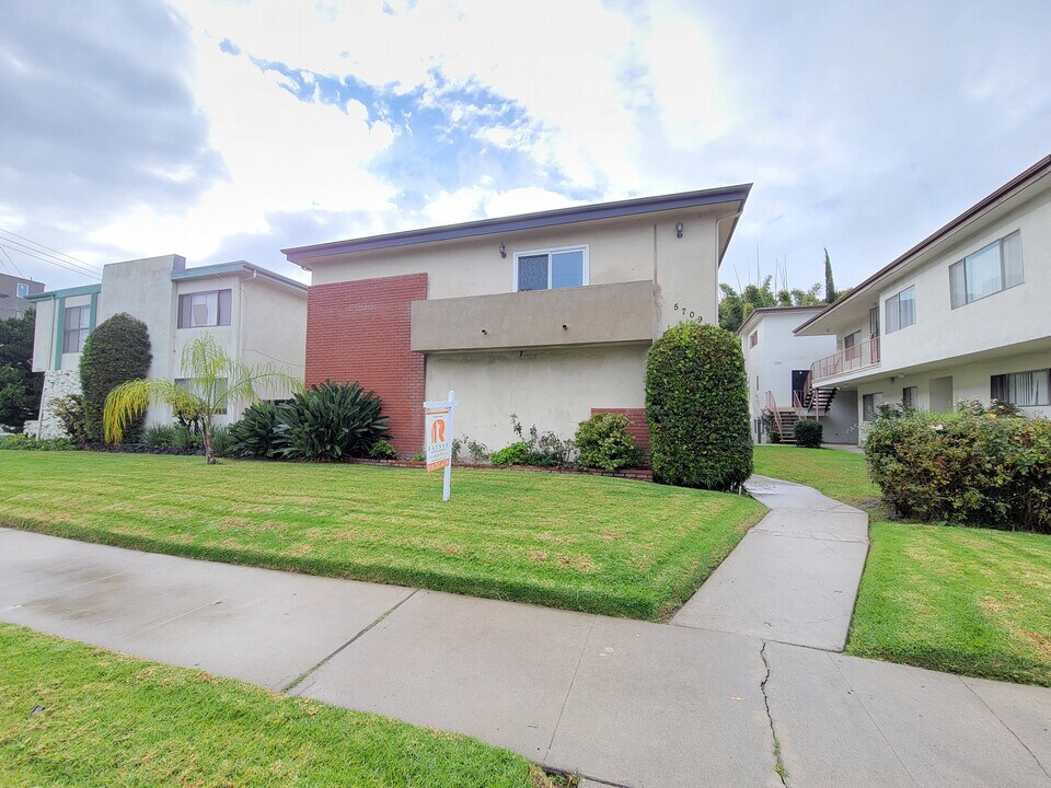 5709 Hazeltine Ave in Los Angeles, CA - Building Photo