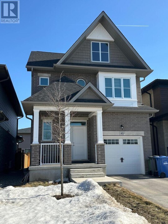 43 Lovett Ln in Guelph, ON - Building Photo