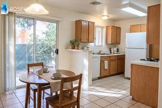 6243 N Buckboard Dr, Unit B in Prescott Valley, AZ - Foto de edificio - Building Photo