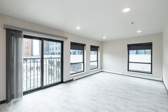 Sheyenne 32 West - ENVY Residential in West Fargo, ND - Building Photo - Interior Photo