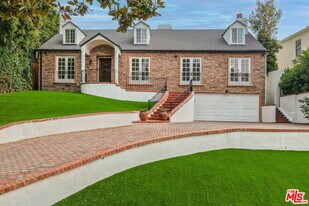 500 Warner Ave in Los Angeles, CA - Building Photo