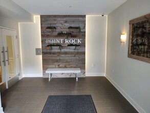 Point Rock at Oakwood in Norwalk, CT - Foto de edificio - Building Photo