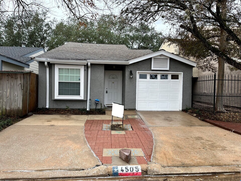 4505 Terrace Manor Dr in Houston, TX - Building Photo