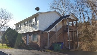 212-214 Ellett Rd in Blacksburg, VA - Building Photo