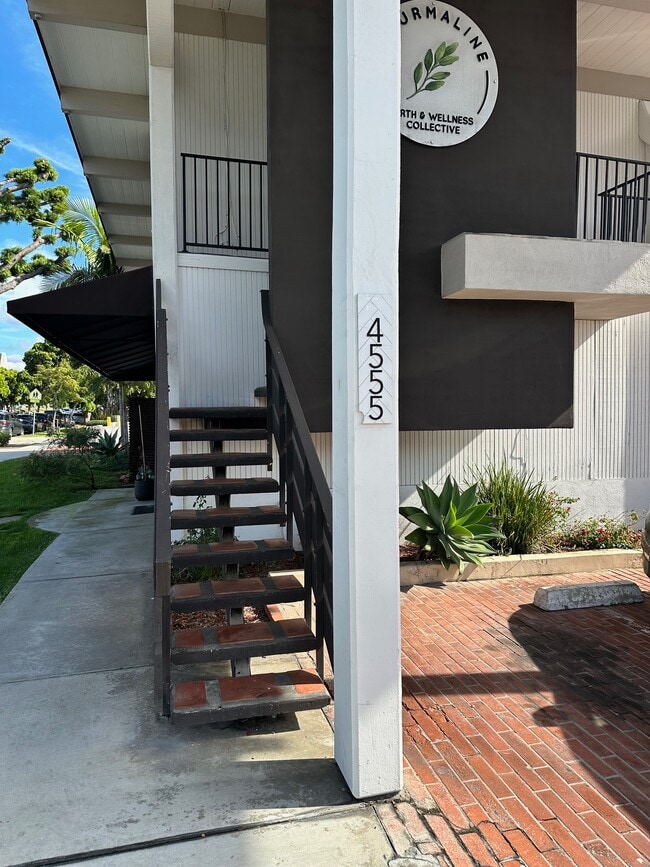 4555 Fanuel St, Unit Shine every day here in San Diego, CA - Building Photo - Building Photo