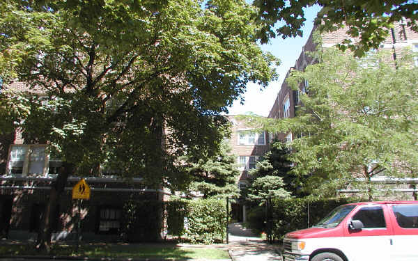 1644-50 W Bryn Mawr Ave in Chicago, IL - Building Photo