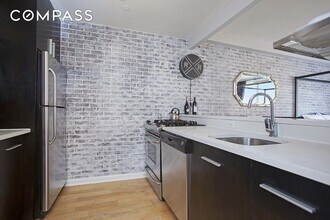 1311 Jackson Ave-Unit -4-C in Queens, NY - Foto de edificio - Building Photo