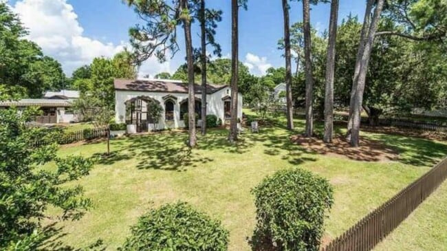 109 Gaston Ave in Fairhope, AL - Building Photo - Building Photo